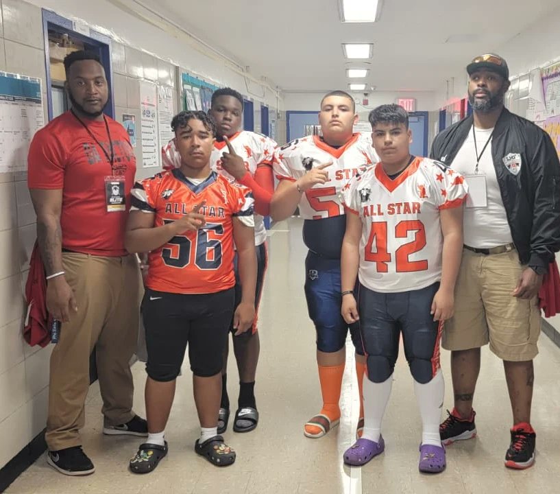 linemen_factory's tweet photo. #DaFactoryCrew representing at the 8th Grade ELITE All Star game powered by @movethechainsacademy #dungeonfamily #Trenchmen #HAWGz #BigBoys #wilddawgz #TrenchEnforcers #BuiltDifferent #wardawgz #FACTORYMADE #TRENCHBULLIES https://t.co/vZs1PVtKHh