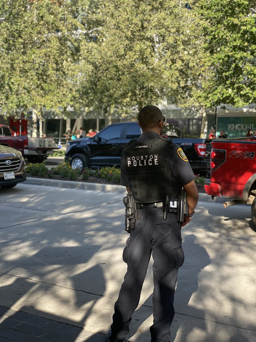 AldoButtazzoni's tweet image. NRA protest today in Houston, TX #NRAprotest #NRAconvention #NRA