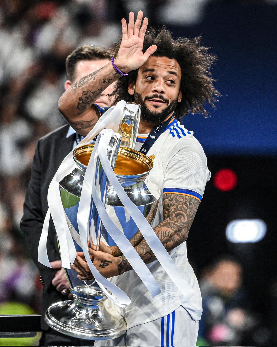 Offsider11's tweet photo. They really win the finals 😆🏆💪

#UCLfinal #RealMadrid https://t.co/ChcMhtMBkJ