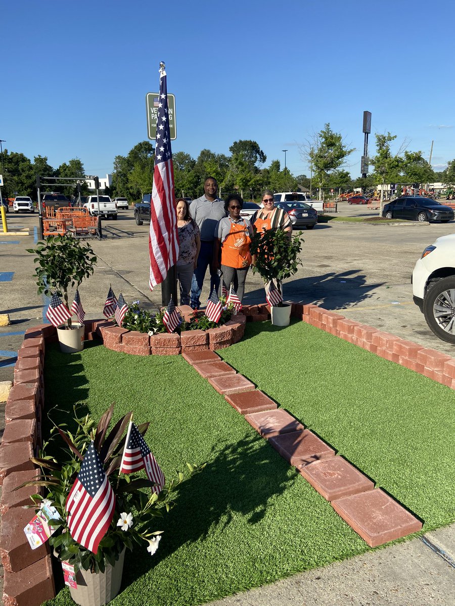 IsaiasVitalJr's tweet photo. Happy Memorial Day Weekend from Team Denham Springs! I’m super proud of my team for spreading the love and appreciation for our fallen soldiers and all of our Veterans! Hope you all have an amazing weekend! @jxh076 @MistyUsher8 https://t.co/OLbRPvx98m