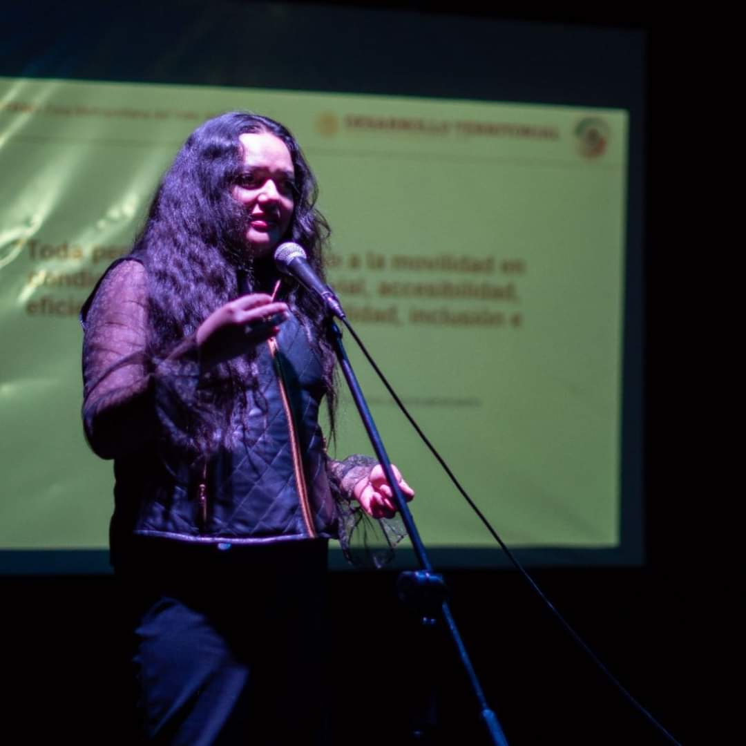 MontealegreRox's tweet photo. Que gusto escuchar a @amorfo en @CPeatonalMx la retrospectiva de la movilidad no se puede entender sin la participación ciudadana, el presente y el futuro tampoco, desde @SEDATU_mx también así lo entendemos. Felicidades @revourbana @JanesWalk_P por organizar este congreso. https://t.co/V23OhgSNDD