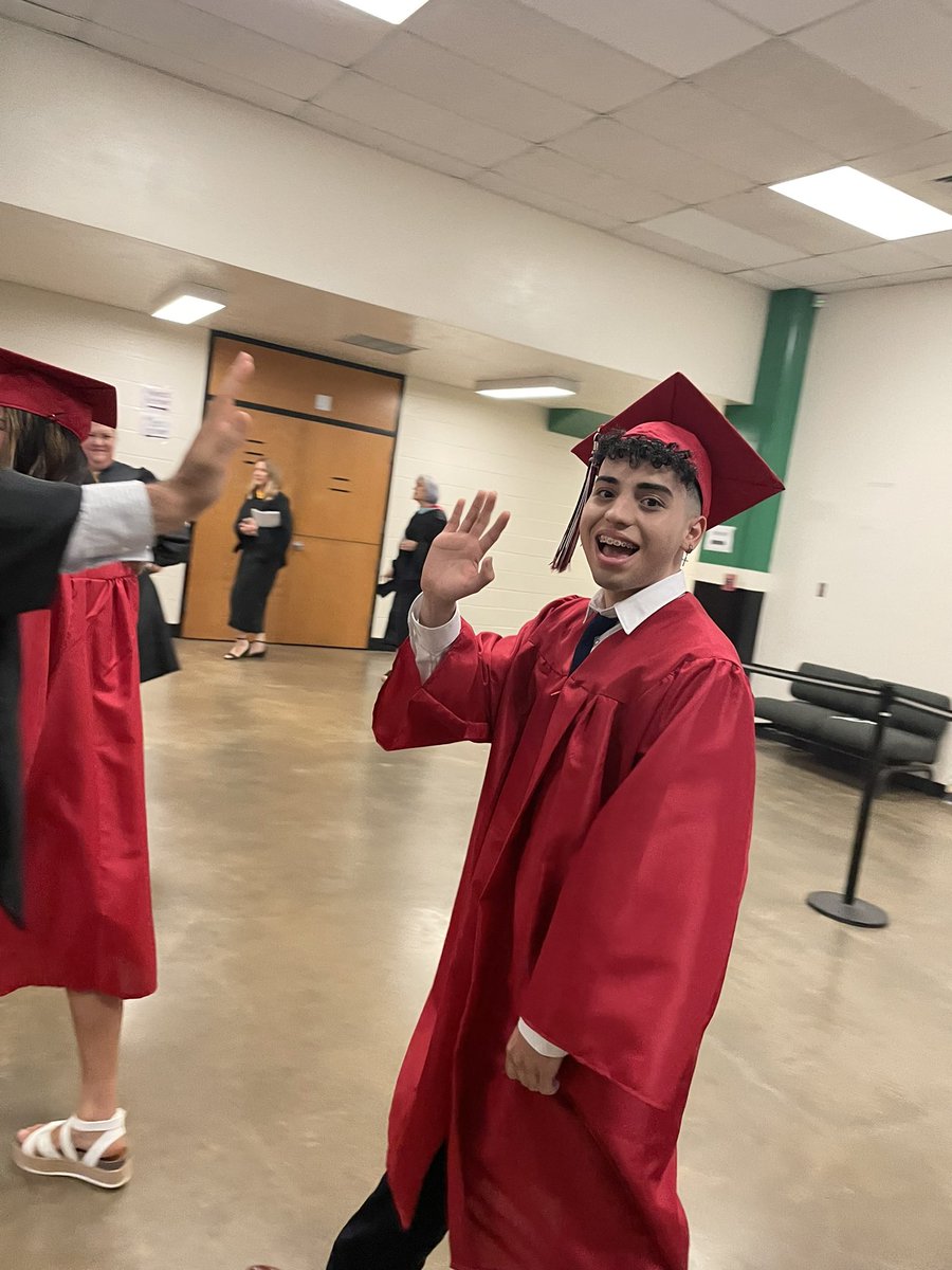 karle_stoll's tweet photo. Graduates from Creekview that hold a special place in my heart.  I can’t wait to see what the future holds. @CreekviewLeads https://t.co/pSX1fLT6SH