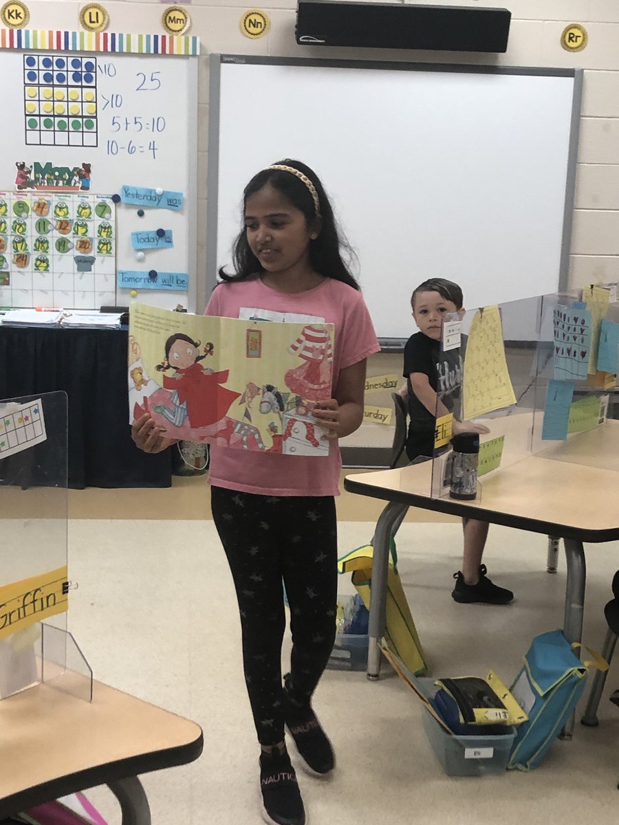 MrsThomassClass's tweet photo. Loved having these sweet former kindergarten students that are now third graders come read to us this week! 😍An added bonus was a visit from my son @cjthomas60 ❤️#mesHEART❤️ @Midway_Mustangs https://t.co/HXikWZ1NYK