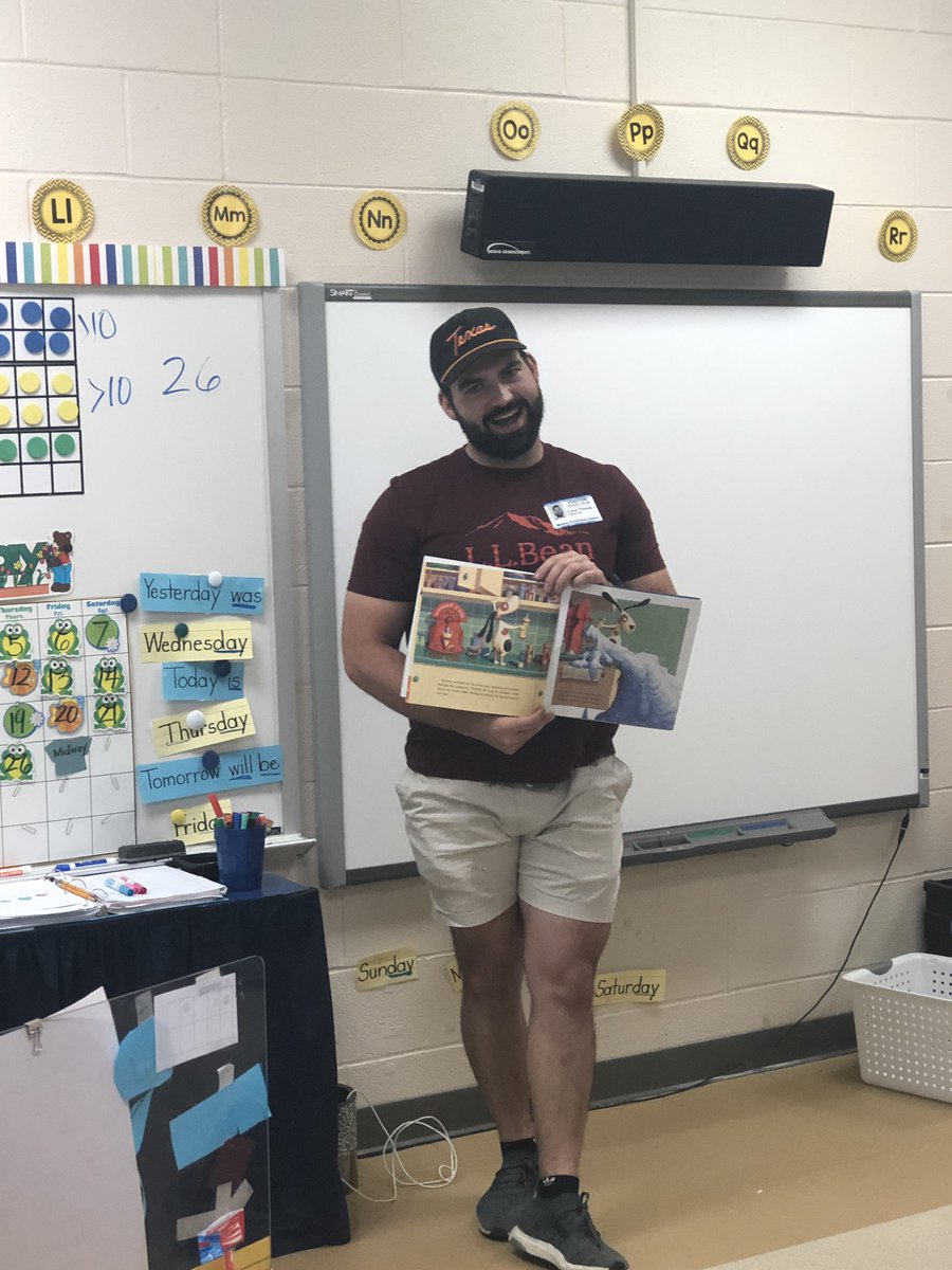 MrsThomassClass's tweet photo. Loved having these sweet former kindergarten students that are now third graders come read to us this week! 😍An added bonus was a visit from my son @cjthomas60 ❤️#mesHEART❤️ @Midway_Mustangs https://t.co/HXikWZ1NYK