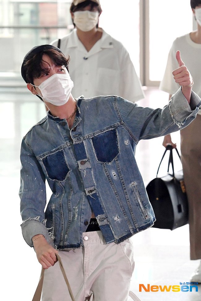 j-hope daily™ {slow} on X: Verdy posted Hoseok wearing his VERDY