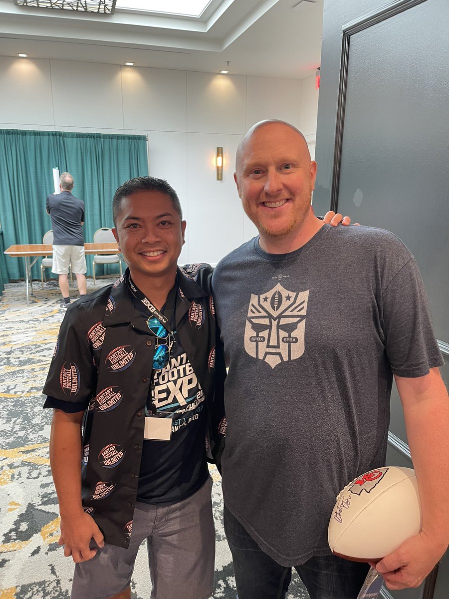 JLShowtime22's tweet photo. Thank you so much ⁦@ScottFish24⁩ for the honor to compete once again in #SFB12! I’m beyond excited! I look forward to contributing charitable donations via ⁦@PlayVisions⁩ this year to #Toys4Tots! #Seattle #LiveDraftCity #FantasyFootball https://t.co/UvnI0VcNK8