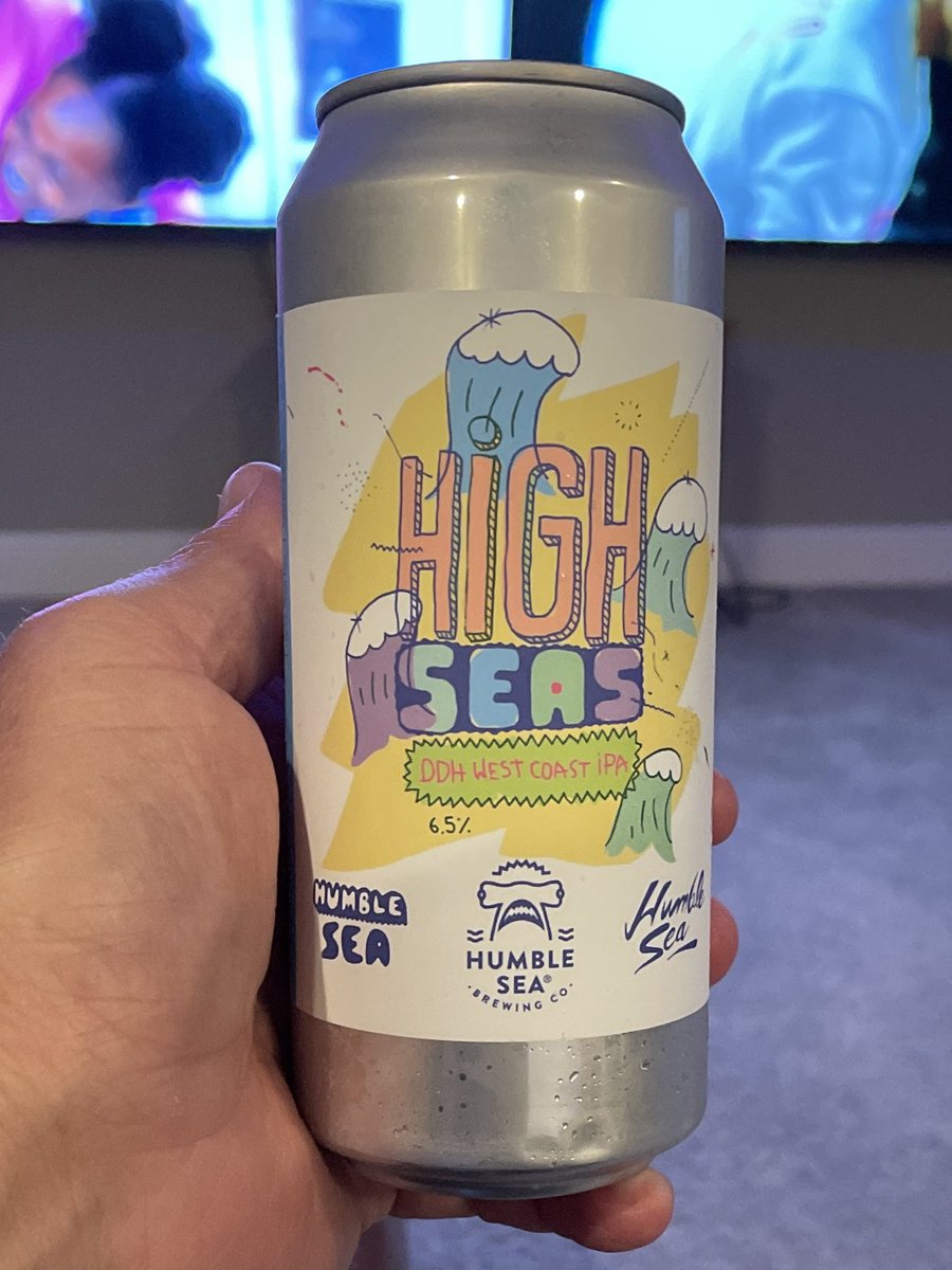 Niems42's tweet photo. @RossTuckerNFL @RealGlenMacnow @PaulPabst @SportsByBLinder @PaulRobertsCuse @BadgleyBruce @avalonbrewpub Cheers! https://t.co/Ldynk7cdTY