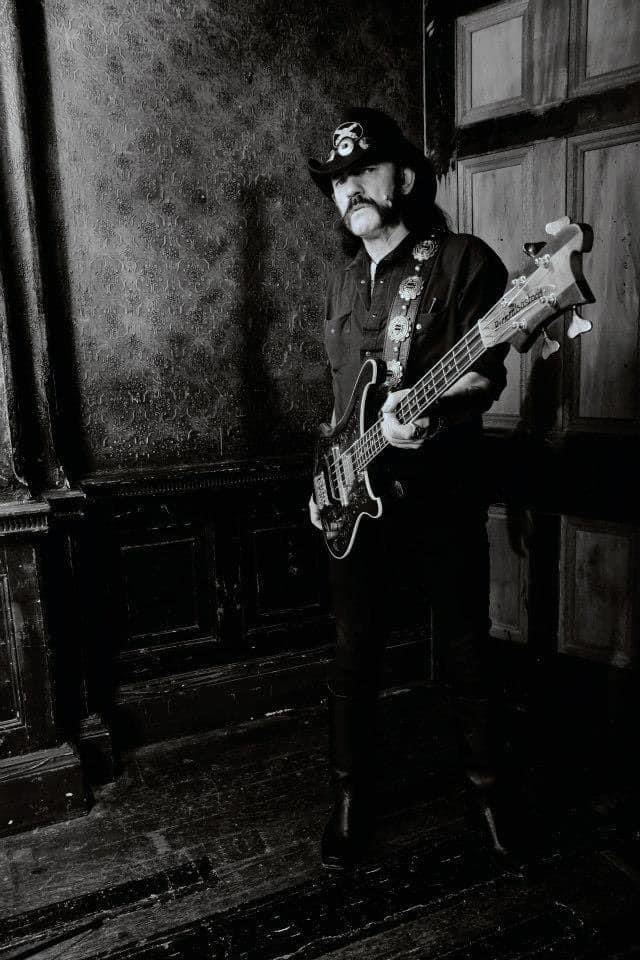 MickHutsonPhoto tweet media