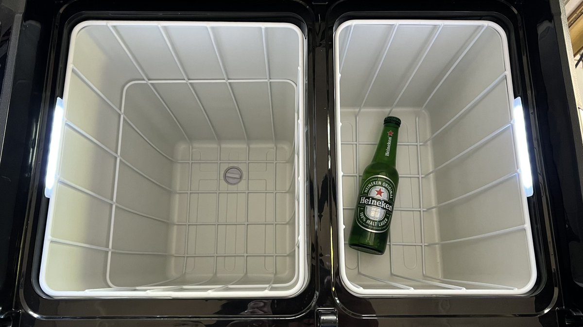 YAMATO38351779's tweet photo. EENOURさんのポータブル冷蔵庫🍺
別途バッテリー取り付ける事ができてソーラー充電にも対応ってところが凄い!
#EENOUR #55L #ポータブル冷蔵庫 https://t.co/ZQGtVQItpW