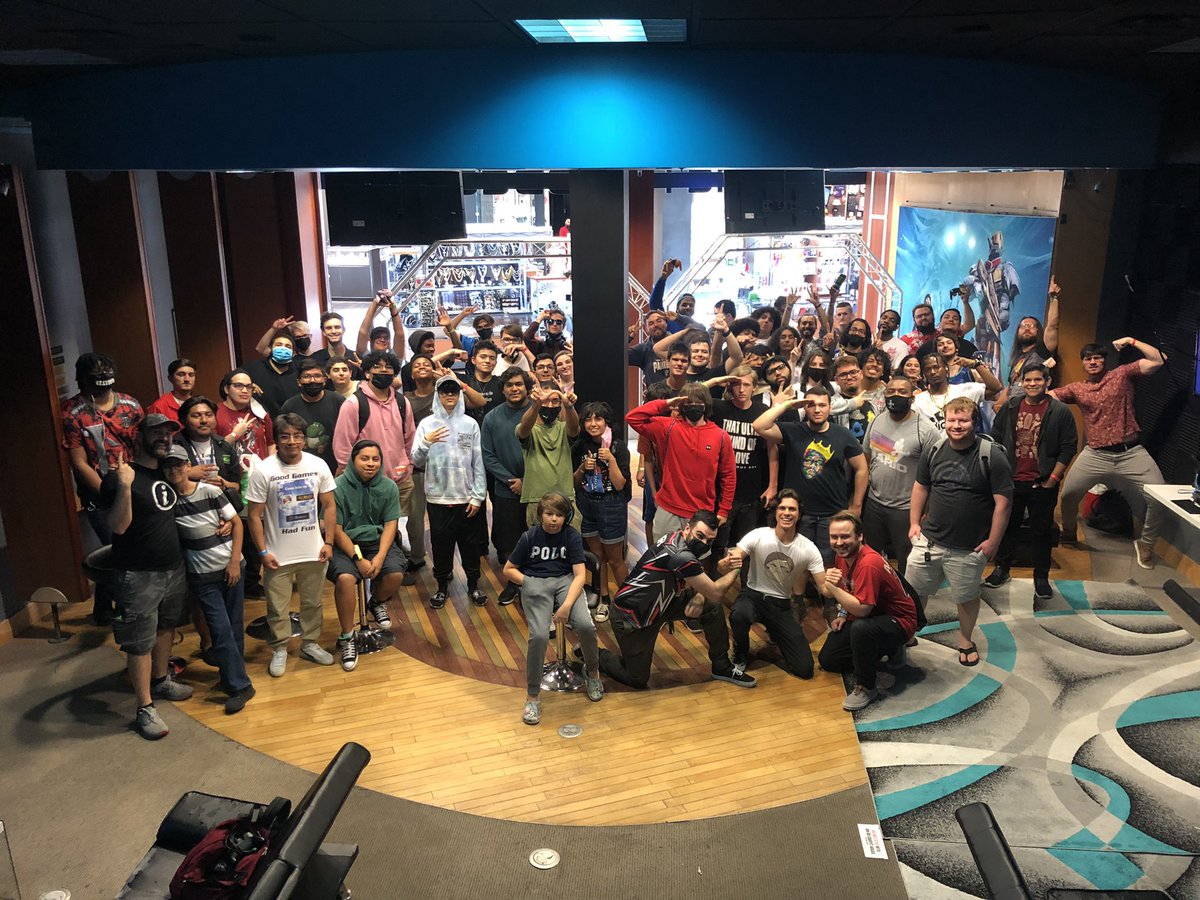 JoyCon21's tweet photo. Today was a lot of fun! Didnt do so hot in bracket but the vibes were immaculate from start to finish! Wanna thank the Holodeck crew and @ssbNoble for hosting such an awesome event. You guys really cemented your place in SFL smash history. Thanks for everything you guys did 💙 https://t.co/4edZ9GCQQJ