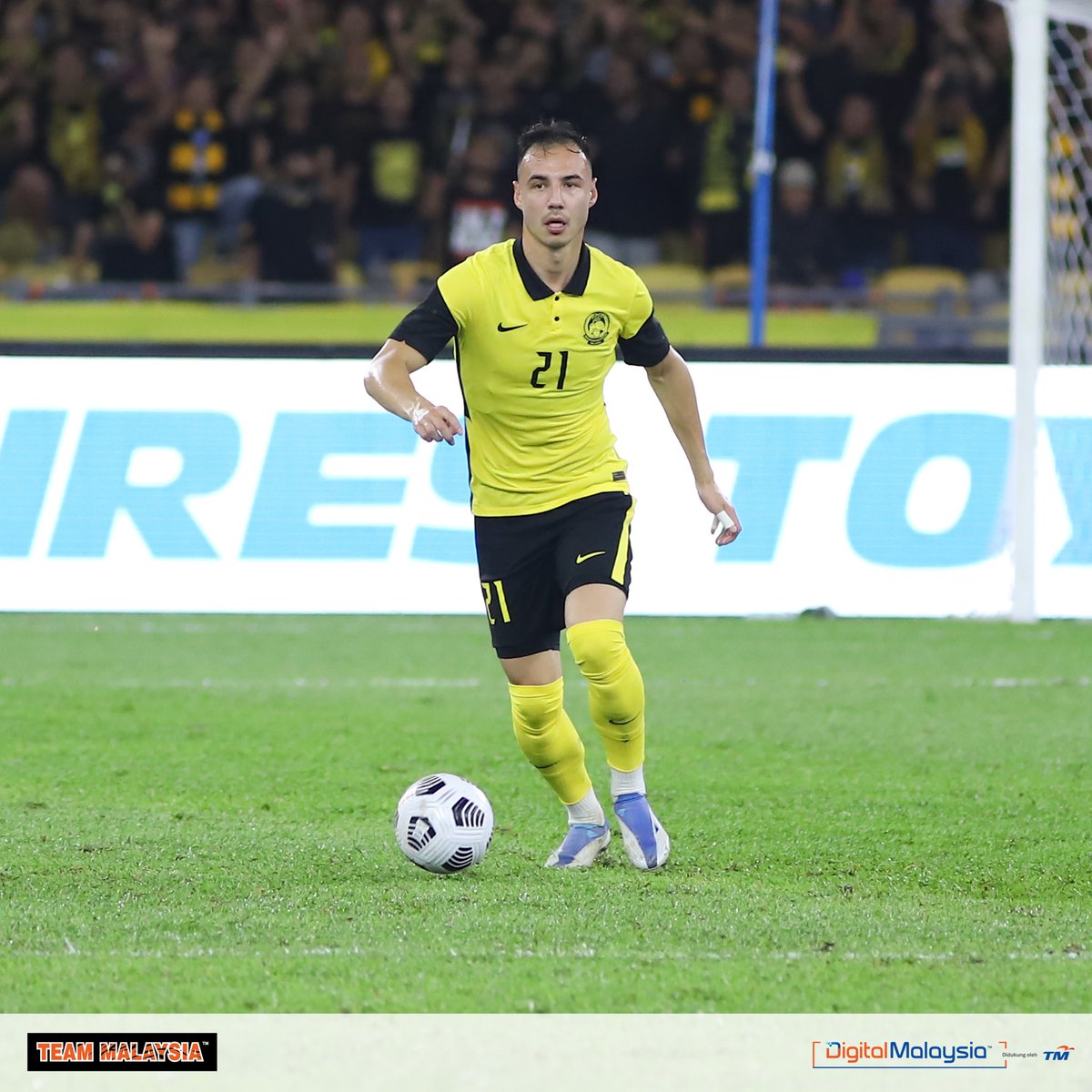 UnifiSports's tweet photo. Back three #HarimauMalaya kita ketika perlawanan persahabatan #MASvBRU Jumaat lepas. Di separuh masa kedua, Dominic Tan dimasukkan.
Masih dalam sesi penilaian sebab ada beberapa pertahanan kita yang belum beraksi. Anda berpuas hati dengan persembahan mereka? #KamiTeamMalaysia https://t.co/uZslcWPrgm