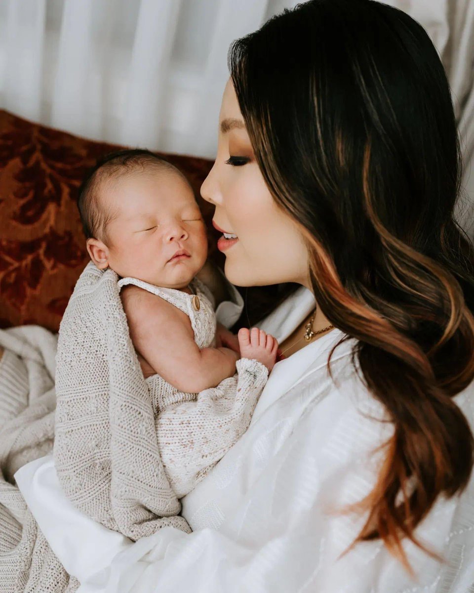 ESCArmond's tweet photo. Dami Im had a baby! 🥹 https://t.co/PLRo2ZsHRd