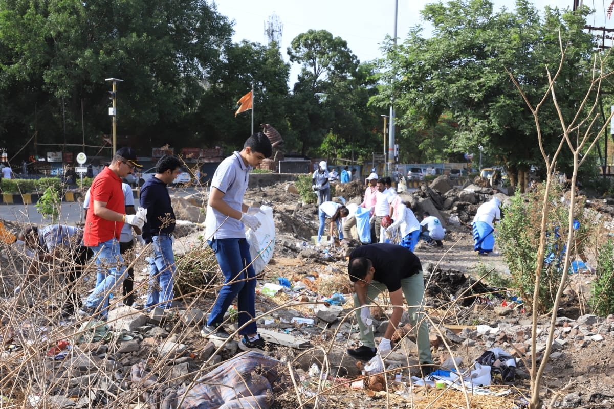 Breaking news...
All citizens , all over Pimpri Chinchwad are actively participating in plogathons to clear all plastic garbage.
Kudos to all.
<a href="/pcmcindiagovin/">पिंपरी चिंचवड महानगरपालिका Official</a> <a href="/PCMCSarathi/">PCMC Smart Sarathi</a> <a href="/ShindeMahadev66/">Mahadev Shinde</a> <a href="/kenchangauda/">vaibhav kenchangauda</a> <a href="/tvn99/">tvn9</a> <a href="/RavikiranGhodak/">Ravikiran Ghodake.</a> <a href="/RadheyaDhanve/">Radhesham Dhanve</a> <a href="/G_neshDeshpande/">Ganesh Deshpande</a> <a href="/AjayBan35741872/">Ajay Bansode</a>