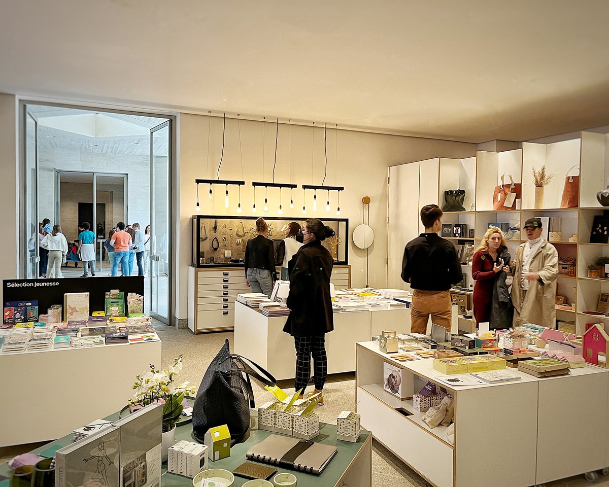 mudamlux's tweet photo. De #MudamStore ass e weideren kreativen Deel vum #Mudam a bréngt et weiderhin fäerdeg ze iwwerraschen an ze begeeschteren, an de Leit ëmmer erëm nei Geschenkiddien an Entdeckungen ze bidden.
Mudam Shopping Online: https://t.co/dmbU3yMQ0b
Mudam Shopping op Instagram: @mudamstore https://t.co/LxZ21mxzkx