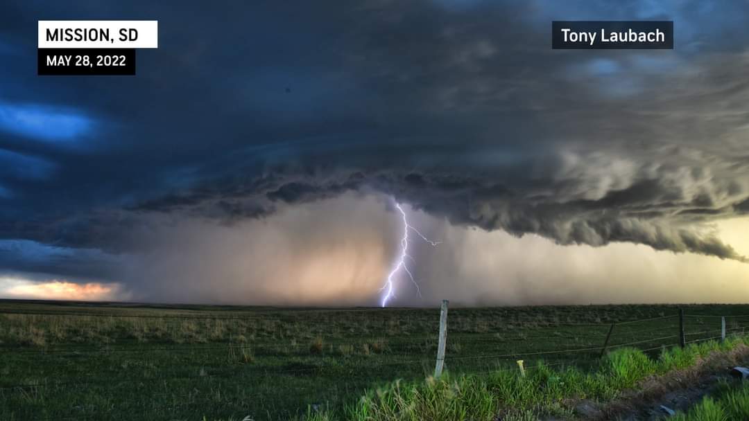 Tony Laubach (@tonylaubach) on Twitter photo Love these low-expectation days when they way overperform! Beautiful storm and #lightning south of Mission, SD. This storm poked down a funnel and had some dust swirling underneath, but hard to tell whether the two features were connected. #sdwx <a href="/NWSRapidCity/">NWS Rapid City</a> <a href="/accuweather/">AccuWeather</a> Love these low-expectation days when they way overperform! Beautiful storm and #lightning south of Mission, SD. This storm poked down a funnel and had some dust swirling underneath, but hard to tell whether the two features were connected. #sdwx <a href="/NWSRapidCity/">NWS Rapid City</a> <a href="/accuweather/">AccuWeather</a>