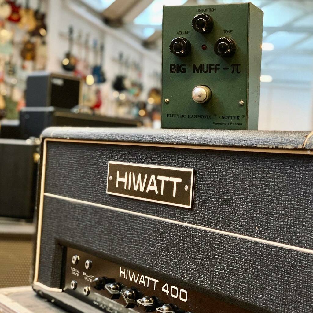 foundsound_'s tweet image. Have a super loud weekend everybuddy!
See you Tuesday 🫂

#hiwatt #custom400
#sovtek #bigmuffpi
#bubblefont #fuzz #🔎🔈 instagr.am/p/CeIYKxxPetL/