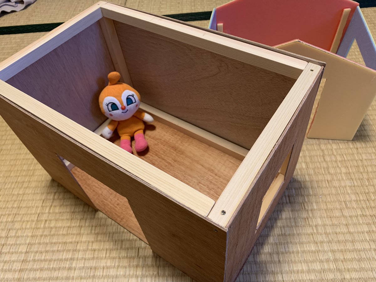 MatsuiIA's tweet photo. ようやく娘のぬいぐるみ遊び用のお家が完成しました

屋根はまた今度作ります https://t.co/x5lOdy4Zw3