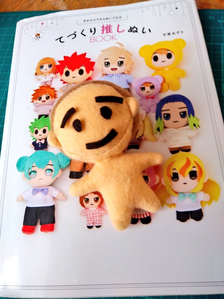 布がないのでフェルトを使って作ってみた。 難しかった。 10