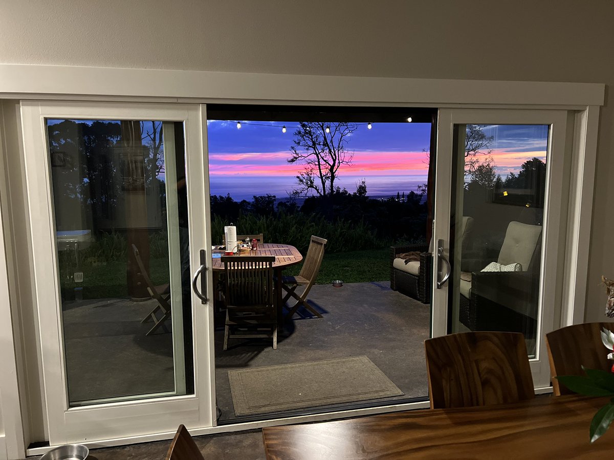 KonaHomeTeam's tweet photo. #weber #grilling #webersummit #gasser #sunset #hawaii #makersmark #smokedice https://t.co/nOWjRT1cty