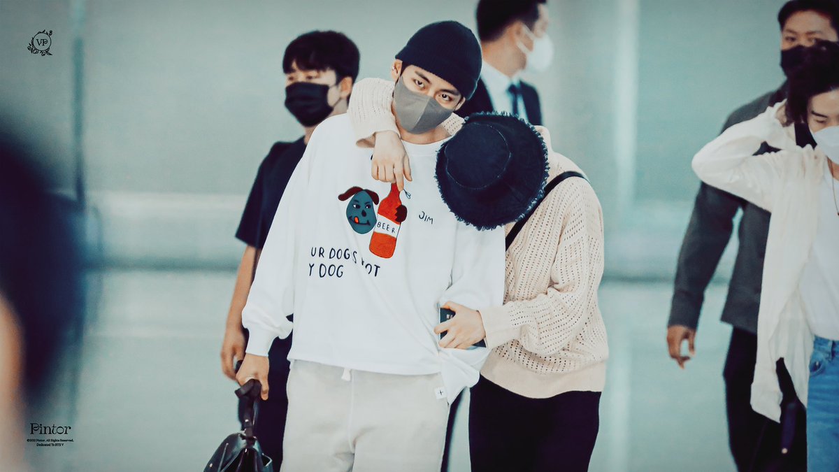 V_Pintor__'s tweet photo. 「HD」220529 ICN 귀여워🥰 #태형 #TAEHYUNG #BTSV #KimTaehyung #BTS   @BTS_twt https://t.co/H2JllS94hH