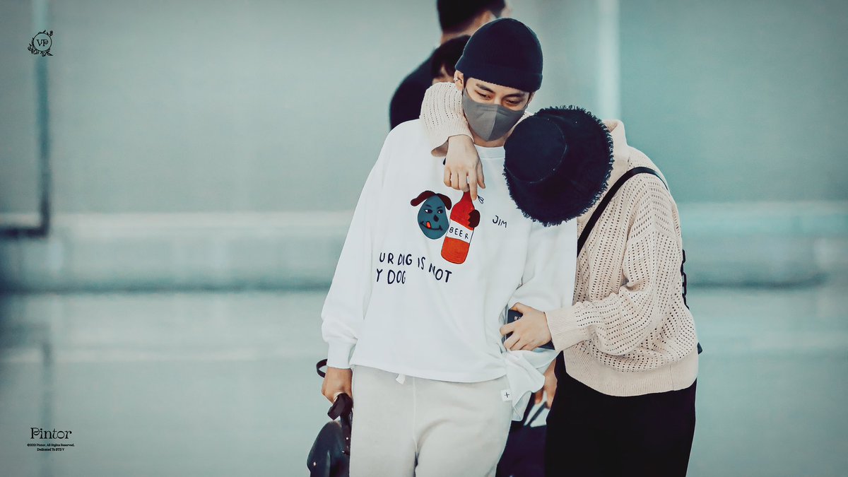 V_Pintor__'s tweet photo. 「HD」220529 ICN 귀여워🥰 #태형 #TAEHYUNG #BTSV #KimTaehyung #BTS   @BTS_twt https://t.co/H2JllS94hH