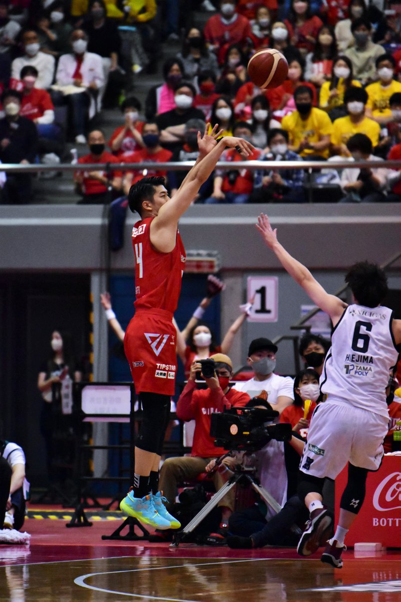 SoralogyPhoto's tweet photo. 2022.05.15 その22
たくまvsひえじ②

これは入らなかったやつだけど、
写真としてはこっちが好き。

#佐藤卓磨
#千葉ジェッツ
#chibajets https://t.co/hCKSoH47Bk
