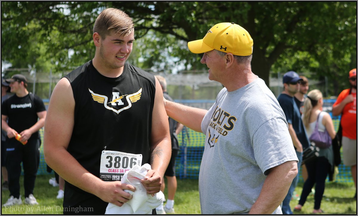 acphoto22's tweet photo. The man on a mission is heading home a state champion!
Victor J. Andrew's Jonathan Young wins the IHSA 3A State Championship in the discus. 
@BoltsTrack @vjabolts https://t.co/wHiqzOVIYF