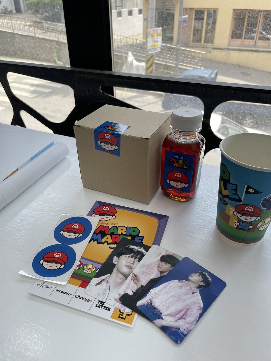 sunny1999_sun's tweet photo. 귀여운 파우치위해 두번째 방문
이번에 일찍 가서 선착 성공! 저번에 못 찍었던 현수막도 찍었어! 마리오 재환이 정말 너무 귀여워🥺
#Mario_Marble #재환이와_지구여행 https://t.co/jkCAbWW1ku