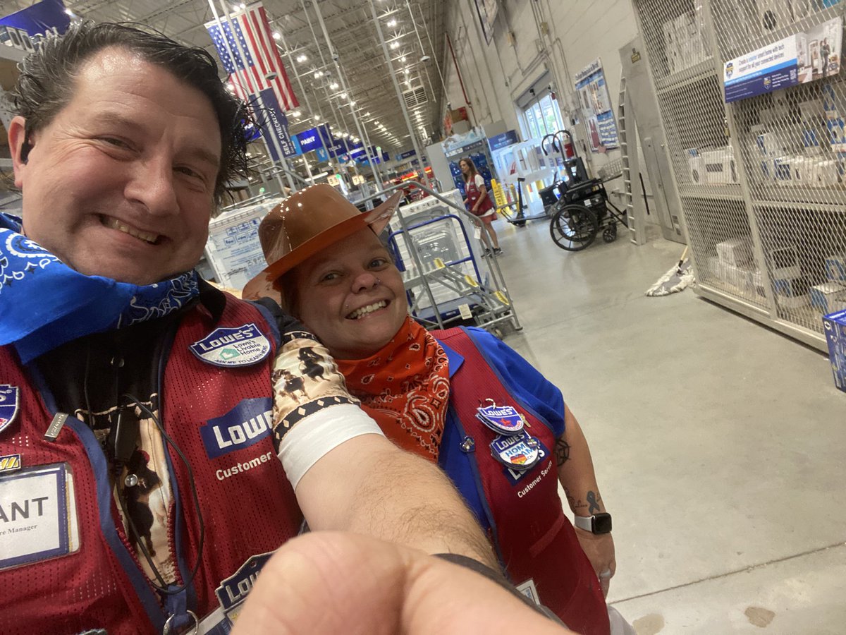 lowes0637 tweet media