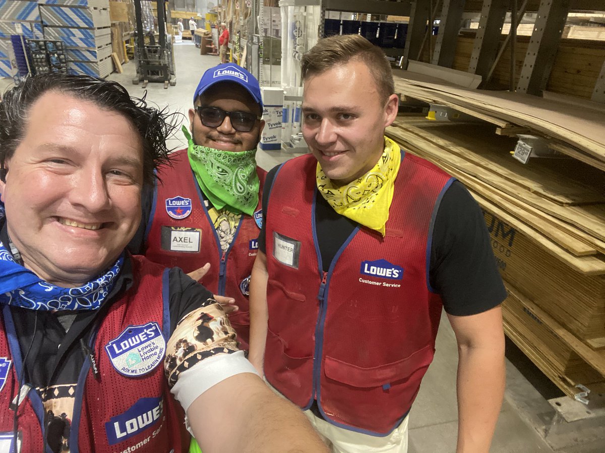 lowes0637 tweet media