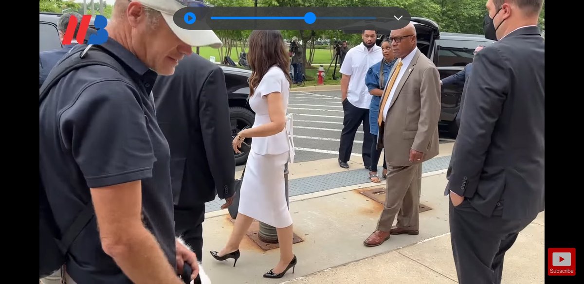 msmelodius's tweet image. #CamilleVasquez and #BenChew enter #FFVA Courthouse with a deacon, a pastor, and a pulpit. No wonder thunder roared during  closing arguments!

(Are the deacon &amp;amp; pastor security?) #JohnnyDeppVsAmberHeard