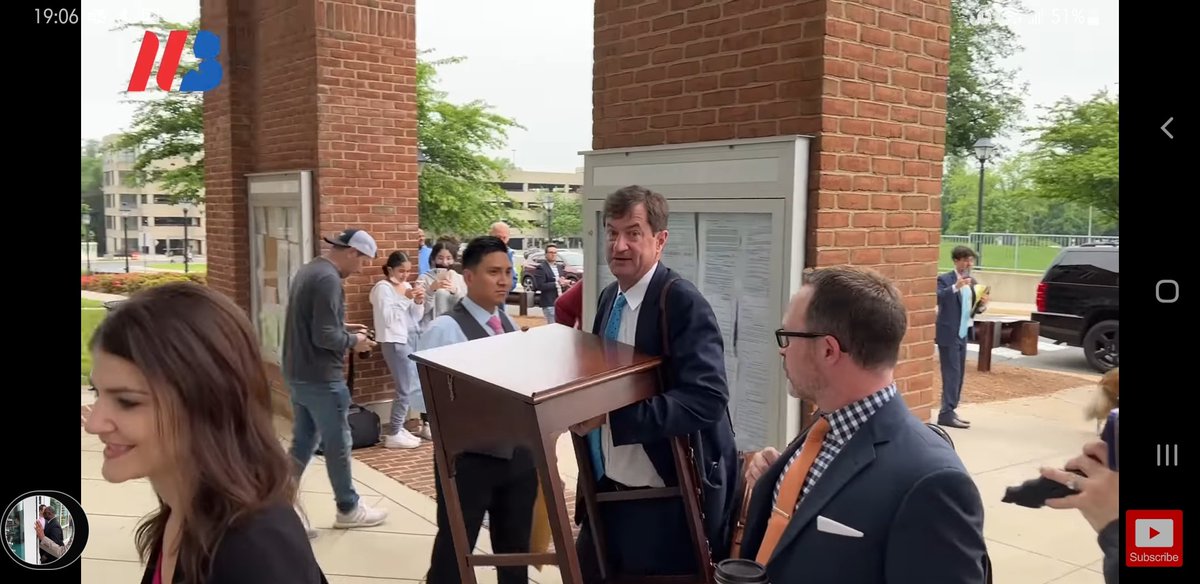 msmelodius's tweet image. #CamilleVasquez and #BenChew enter #FFVA Courthouse with a deacon, a pastor, and a pulpit. No wonder thunder roared during  closing arguments!

(Are the deacon &amp;amp; pastor security?) #JohnnyDeppVsAmberHeard
