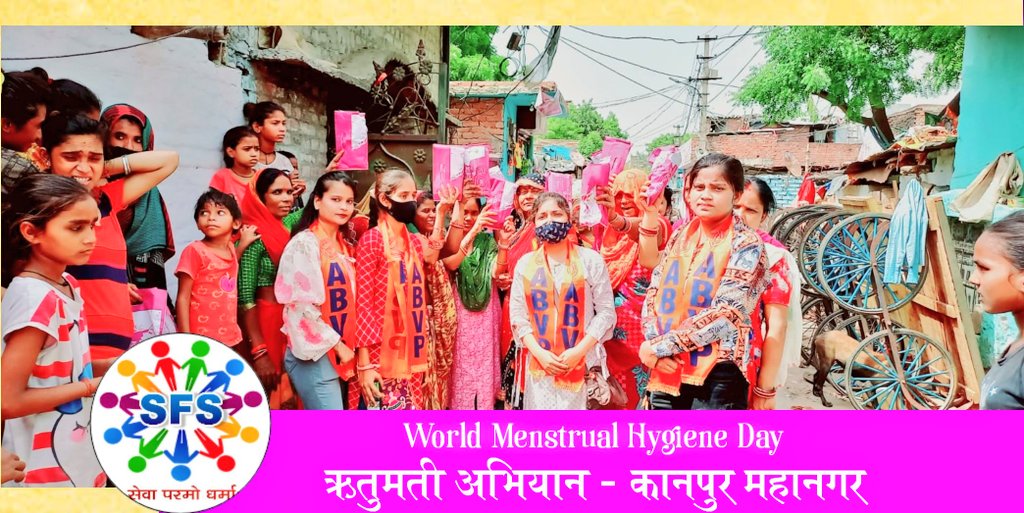 AnshulVidyarthi's tweet photo. स्टूडेंट फॉर सेवा (SFS) कानपुर महानगर की कार्यकर्ताओं ने कल #WorldMenstrualHygieneDay पर "ऋतुमति अभियान"  के अंतर्गत विभिन्न बस्तियों में सेनेटरी नैपकिन वितरण कर महिला संबंधित समस्याओं को लेकर जागरूकता अभियान चलाया। https://t.co/q8FbWlNYoE