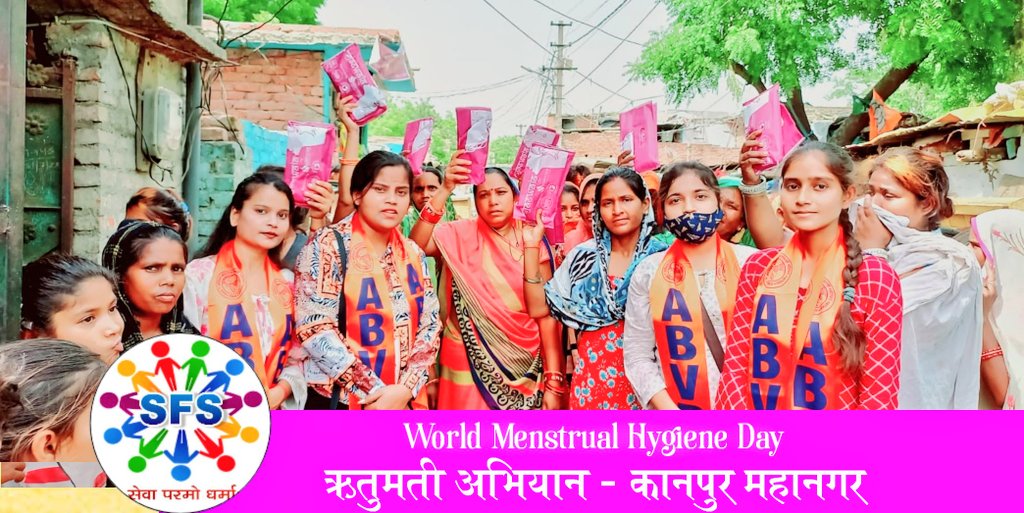 AnshulVidyarthi's tweet photo. स्टूडेंट फॉर सेवा (SFS) कानपुर महानगर की कार्यकर्ताओं ने कल #WorldMenstrualHygieneDay पर "ऋतुमति अभियान"  के अंतर्गत विभिन्न बस्तियों में सेनेटरी नैपकिन वितरण कर महिला संबंधित समस्याओं को लेकर जागरूकता अभियान चलाया। https://t.co/q8FbWlNYoE