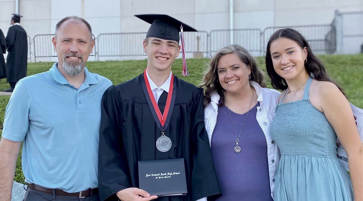 dmcgranejr's tweet photo. Congratulations to Denny III (D3) on his graduation from FZS class of 2022. I could not be more proud!!! https://t.co/7hKc9DganH