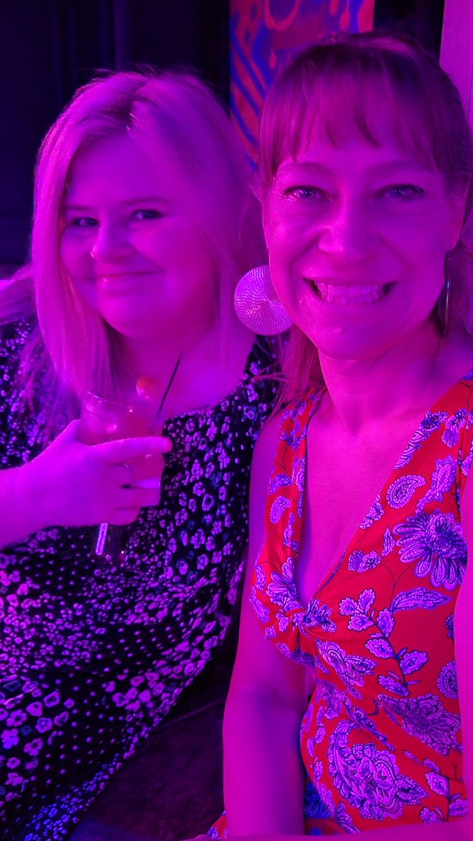 We have officially finished filming season one of Class of 09, and last night we celebrated all of our hard work with an amazing wrap party, planned by our very own Marti Young. I had so much fun and will miss my time with this wonderful crew. Now, on to my next adventure.✌🏼❤️🥰