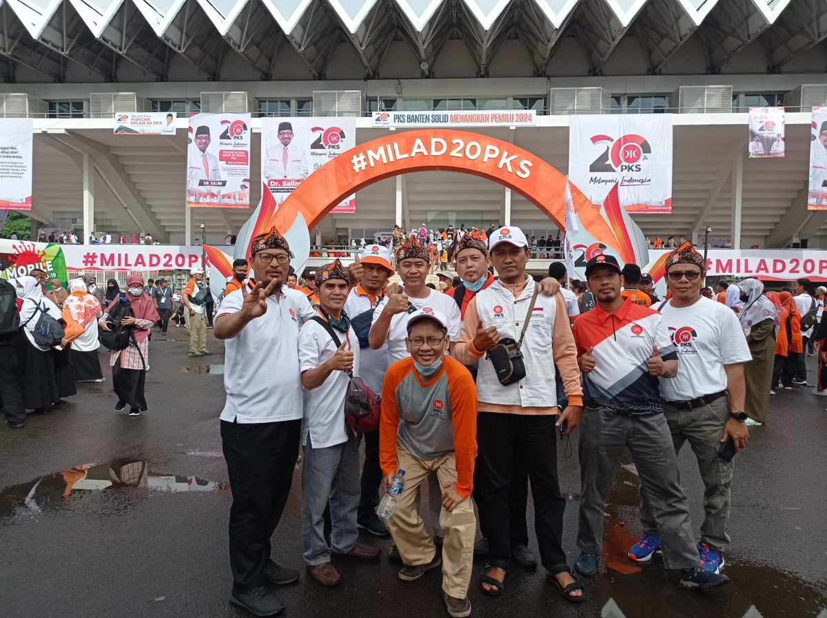 Hapid3rut's tweet photo. Alhamdulillah rombongan Bandung sdh di lokasi
#Milad20PKS 
#Milad20PKS https://t.co/XJyIDQJBlt