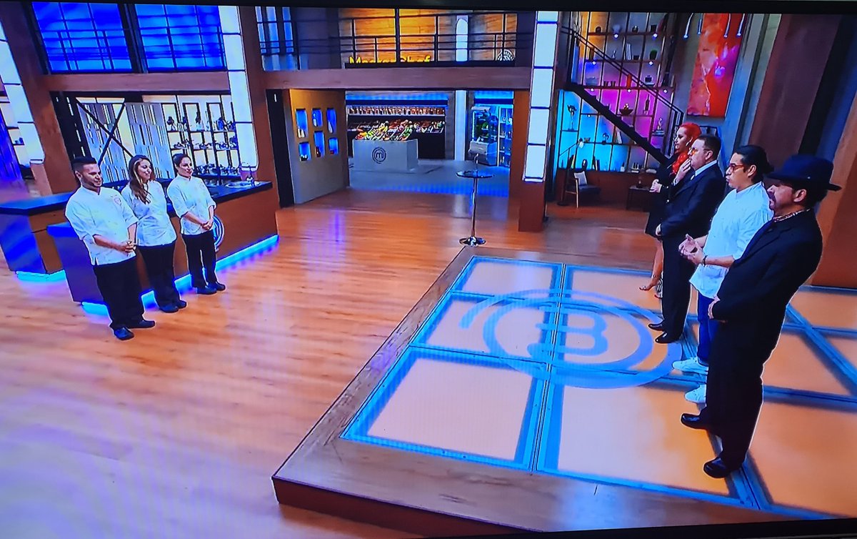 Yvonne_Sotelo's tweet photo. Disfrutando de la final de #MasterChefLatinos que gran temporada con los mejores Chefs y los mejores participantes @ChefClaudiaS @benitoysolange @elchefherrera y el Chef invitado Carlos Gaytan 👏🏼👏🏼👏🏼👏🏼 @MasterChefLat https://t.co/HCzd9t73O5
