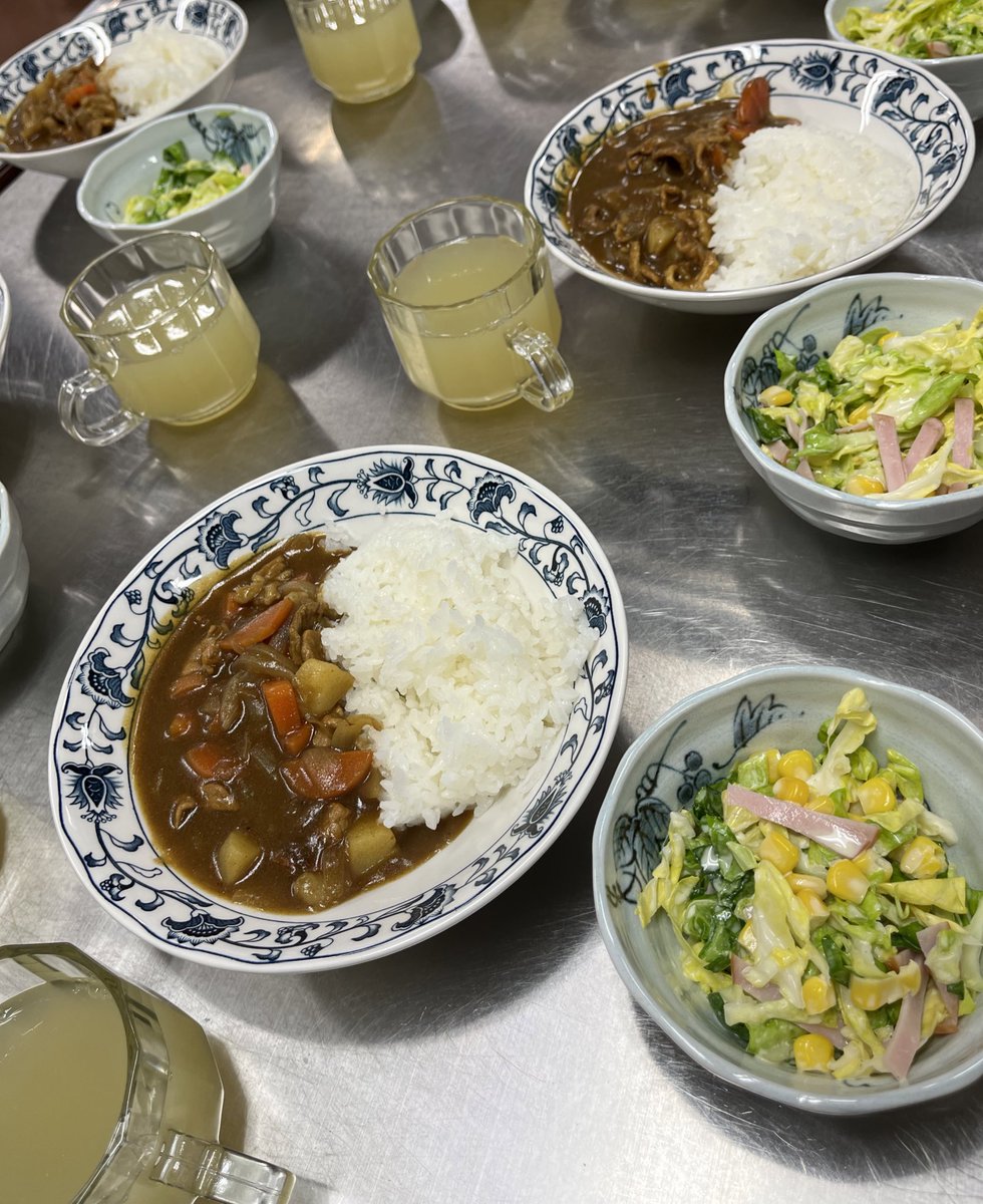lalalacook's tweet photo. #らくっくご飯
4月に開催した体験会のご報告です🌟
体験会には多くの新入生の方々が参加してくださいました！
第1回は和風ハンバーグ、第２回はカレー、第３回は冷製パスタをメインに作りました🍳
参加してくださった皆さんありがとうございました！！ https://t.co/ni0nkqsMPN
