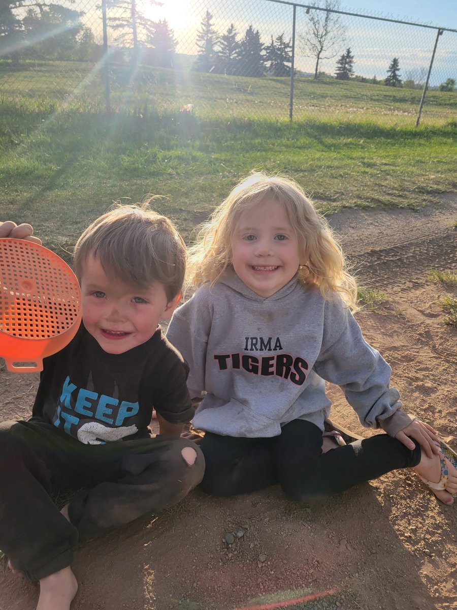 Another weekend, another ball tournament, another set of filthy kids 🤣 <a href="/IrmaTigers/">Irma Tigers</a> <a href="/BrettLarson24/">Brett Larson</a> #ragamuffins