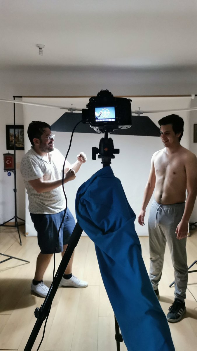 javyalbar's tweet photo. A 40° Grados pero llenos de energía para seguir grabando  #dejardeverte. ¡SE VIENE UNA GRANDEE! 🔥💘🎤  03JUN22 #releasesong #NewSongs2022 https://t.co/2pWQNDxjGE
