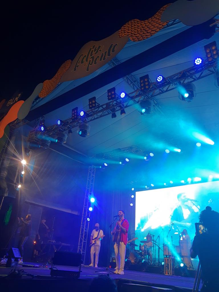 vinicouth_'s tweet photo. #Felizeponto #silva @silvaoficial em Teresina 😍🥺 https://t.co/eWhly7vEPa