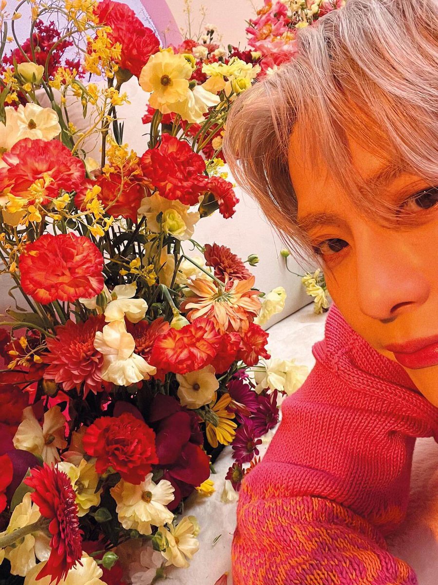 SeunnieNyoungie's tweet photo. They’ll watch my pet?!? #wanggae #parkgae they’ll be in their own bubble that they won’t notice my dog is gone. https://t.co/WdVX25adAK