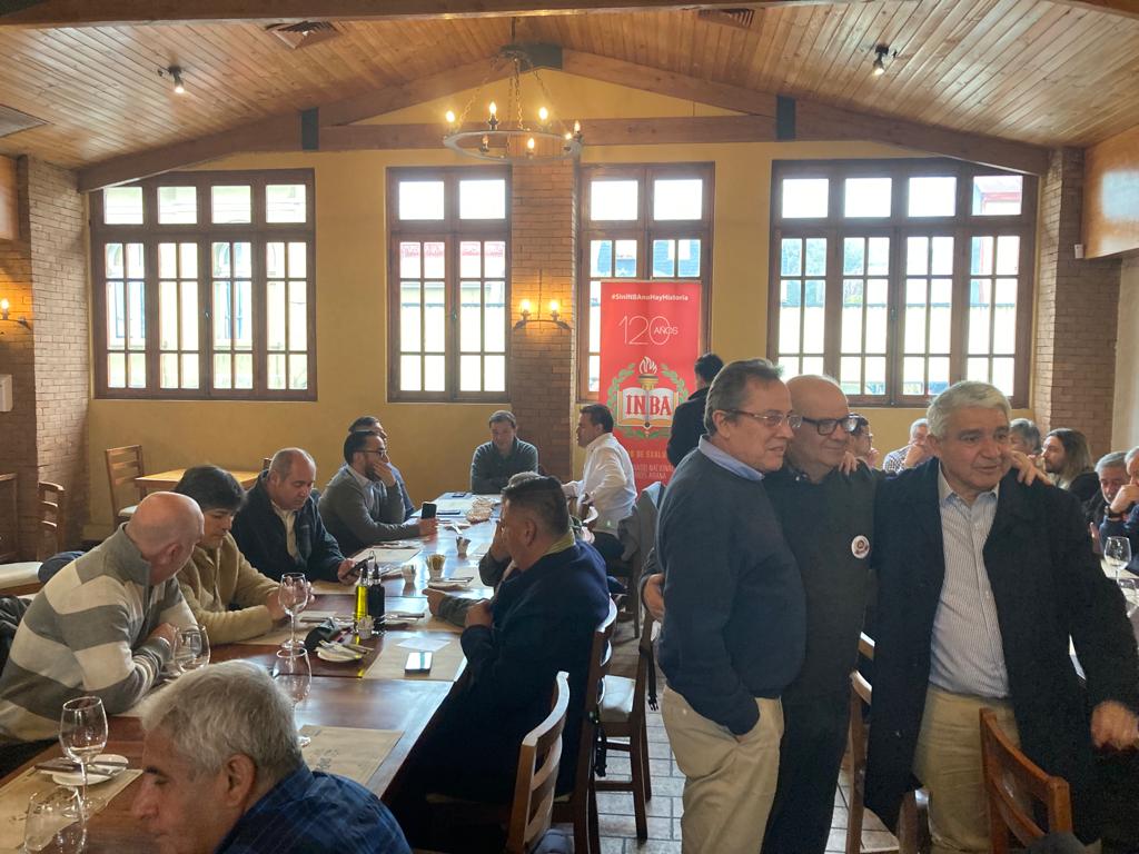 inba_cea's tweet photo. Con un almuerzo de camaradería, conmemoramos hoy el 120° aniversario de nuestro querido INBA. Seguiremos aportando, desde el Consejo Escolar y la mesa de trabajo con las autoridades, para proyectar al INBA hacia el futuro. ¡I ene be a! #120Años https://t.co/HnPYBfklzD