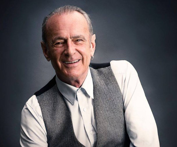 Happy 73 birthday to the legendary Status Quo singer and guitarist Francis Rossi! 