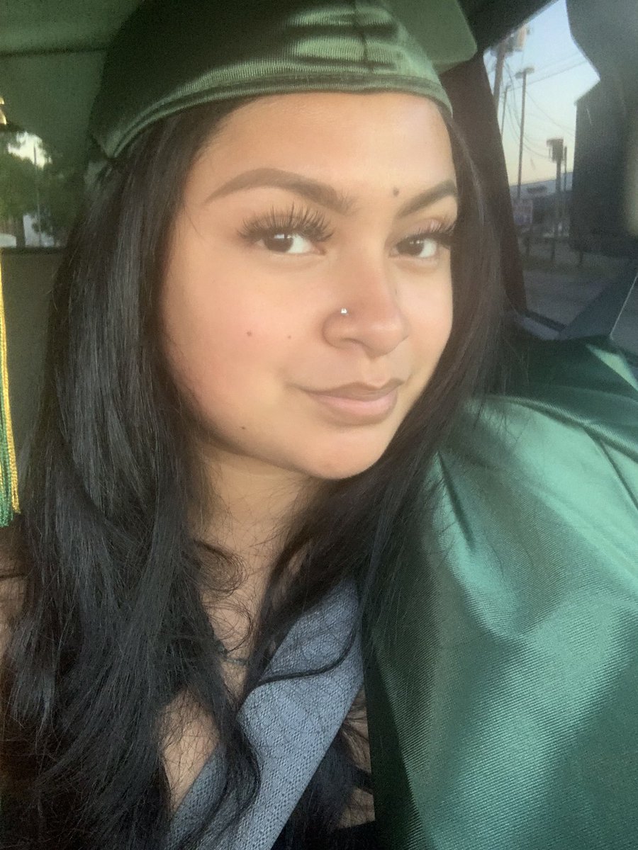 trill_alexandra's tweet photo. A panzazo pero lo hice 🥳🙌🏽#forestgrad22 https://t.co/y5GUbuf9hl
