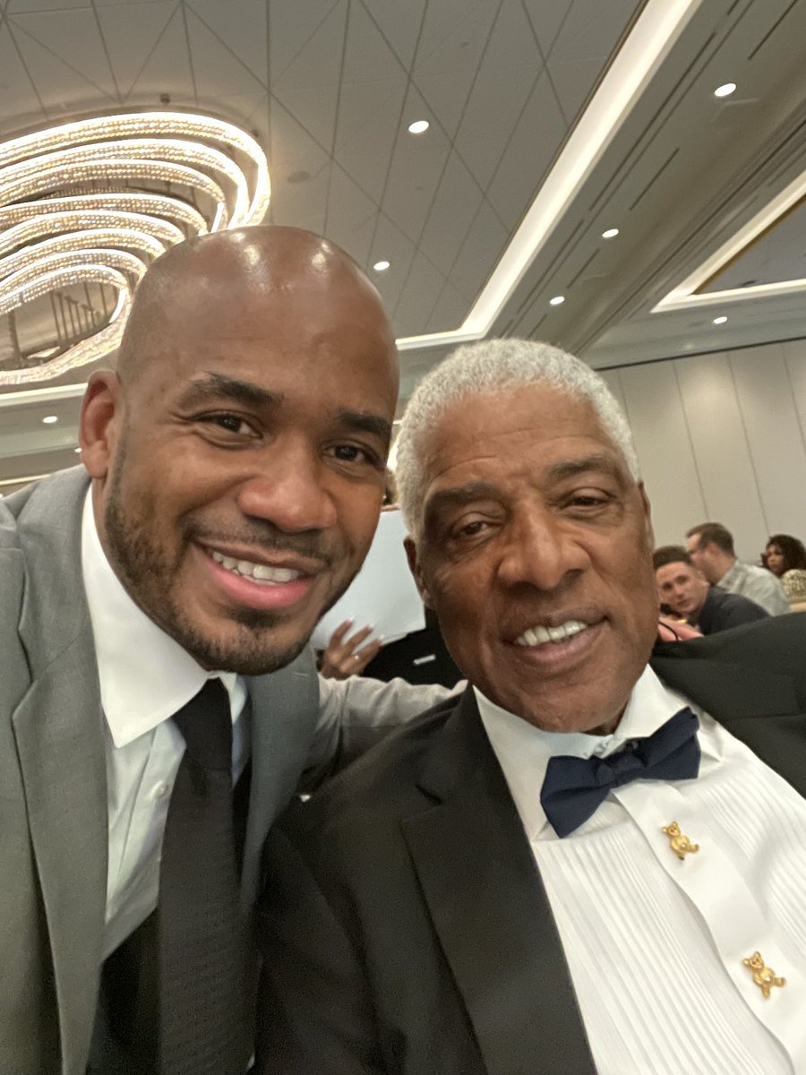 CoachSha10's tweet photo. One of my heroes the Dr https://t.co/NiTuq5RD2e