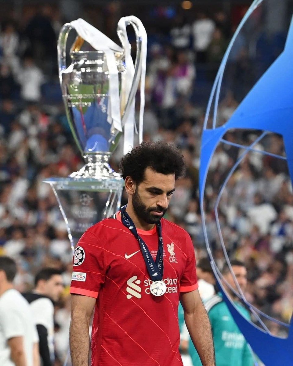 كنت دائما بقول صلاح بقى اكتر حد بيفكرني ب ميسي في عزه، لكن مكنتش متخيل ان حظه كمان يبقى زي حظ ميسي في جزء لا بأس بيه من مسيرته، كل حاجة كانت قريبة وطارت في لحظة، هاردلاك محمد صلاح، حاولت لكن لم توفق و ان شاء الله القادم افضل ❤️