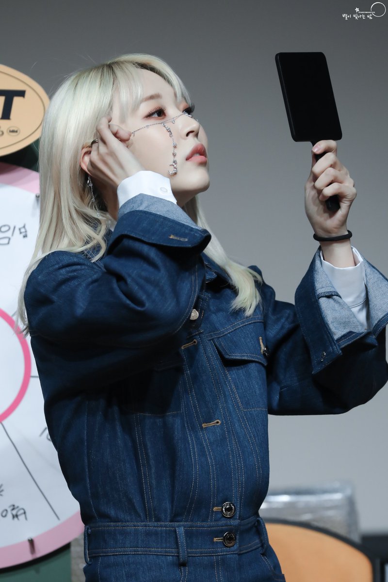 starrymoon1222's tweet photo. 220527 문별 일지아트홀 팬사인회

🔗⭐️
잘생겨도 너무 잘생겼다..

#MOONBYUL #문별
#C_I_T_T #Cheese_in_the_Trap https://t.co/2x5CmFpnEP