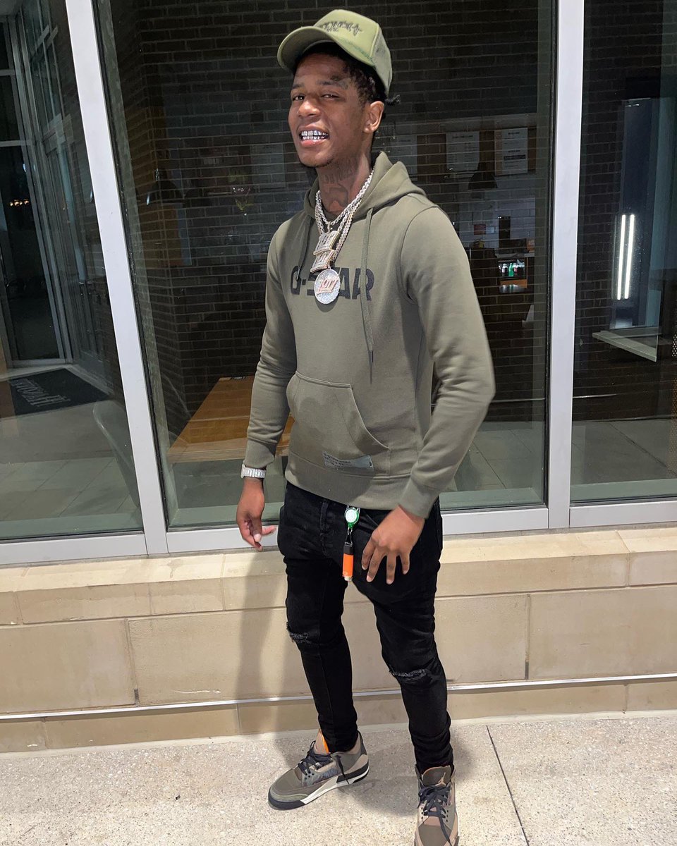 bigscarr1818's tweet photo. Really don’t like designer 🚫still a hood nigga trucker hat to match the jays 🤷🏾‍♂️ https://t.co/yiRgTvGhm4